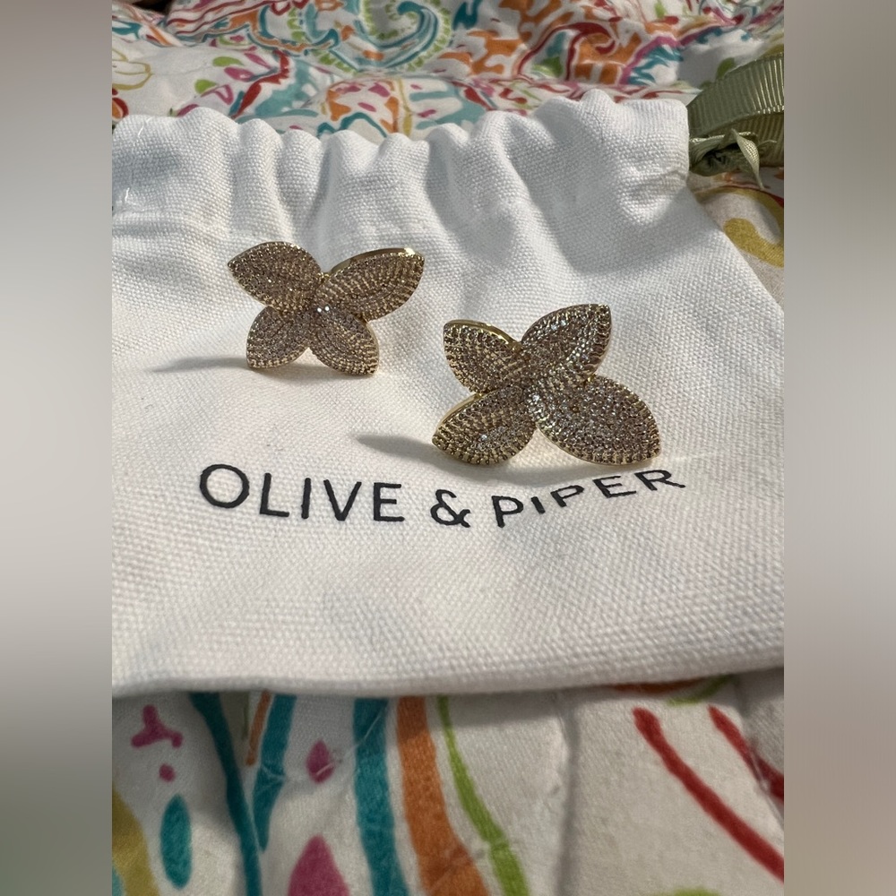 Brand new Olive & Piper Primrose Studs, Clip-ons